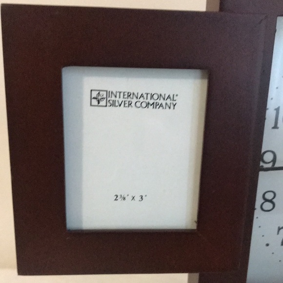 Quartz Clock With Picture Frames - Picture 8 of 11